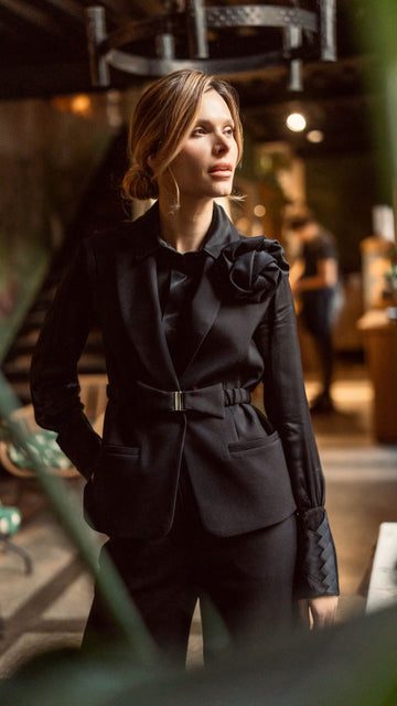 Czarna kamizelka z klapami